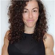 Entrenadora y dietista con más de 17 años de experiencia, especializada en la mujer en etapas de perimenopausia y menopausia.